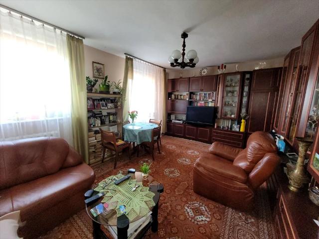 3 pokojowe mieszkanie z balkonem, po remoncie, blisko centrum
