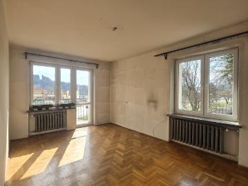 3 pokojowe mieszkanie z dużą kuchnią i piwnicą