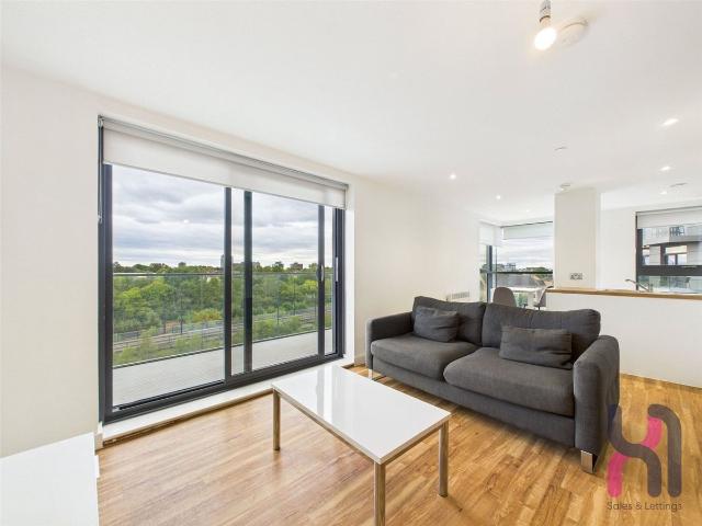 3 Pomona Strand, Old Trafford M16, 2 bed flat to rent, £1,450 pcm | PrimeLocation