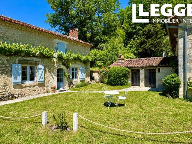 3 propriétés en pierre rénovées avec goût, piscine chauffée, vue dégagée, dans un cadre paisible