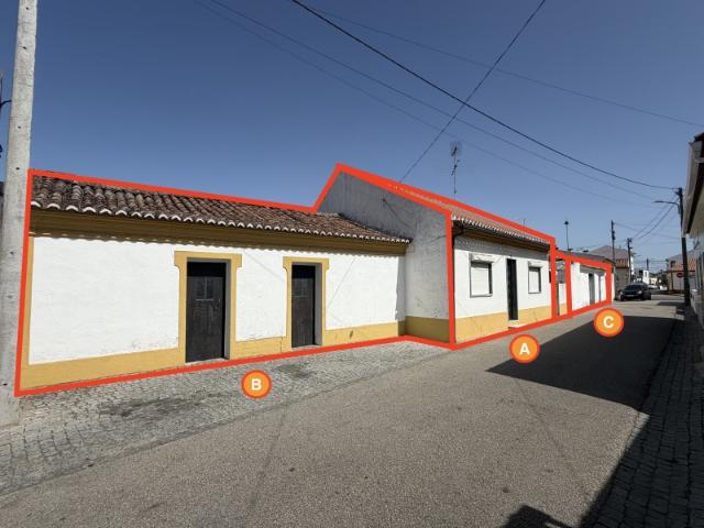 3 Propriedades com 410m2 de área total, com 2 Moradias e 1 garagem independente I Pego Abrantes