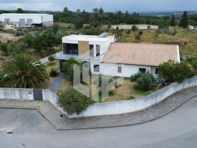 3 quarto, Coimbra Oliveira do Hospital 3405 105281566