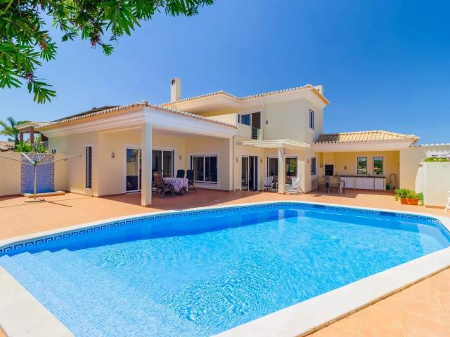 3 Quartos 6 Casas de Banho Piscina Privada