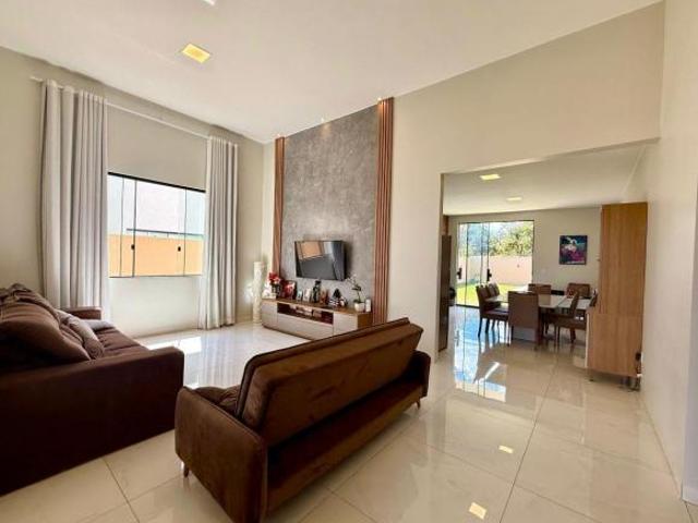 3 QUARTOS / ENERGIA FOTOVOLTAICA / CHURRASQUEIRA / PISCINA / CASA NOVA / CONDOMÍNIO FECHADO