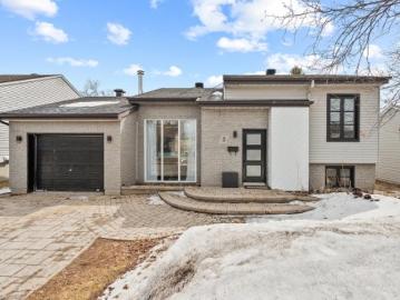 Thérèse-de Blainville - Terrace, Fireplace
