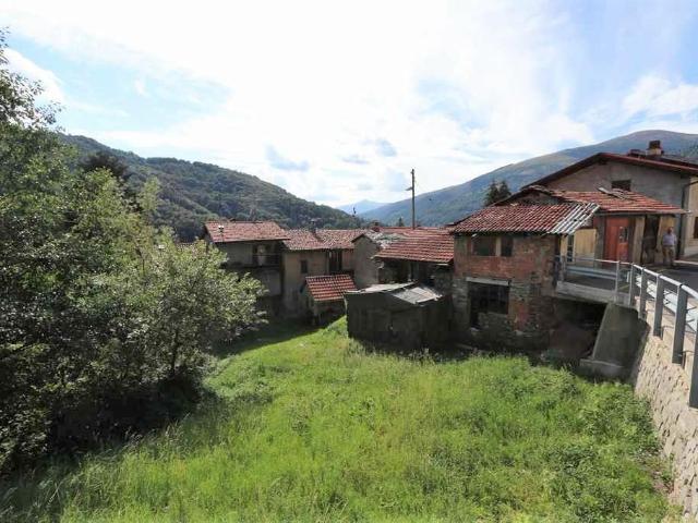 3 Rustici zum Ausbauen mit gr. Umschwung und Aussicht / 3 Rustici zum Renovieren mit grossem Grundstück und schöner Aussicht
