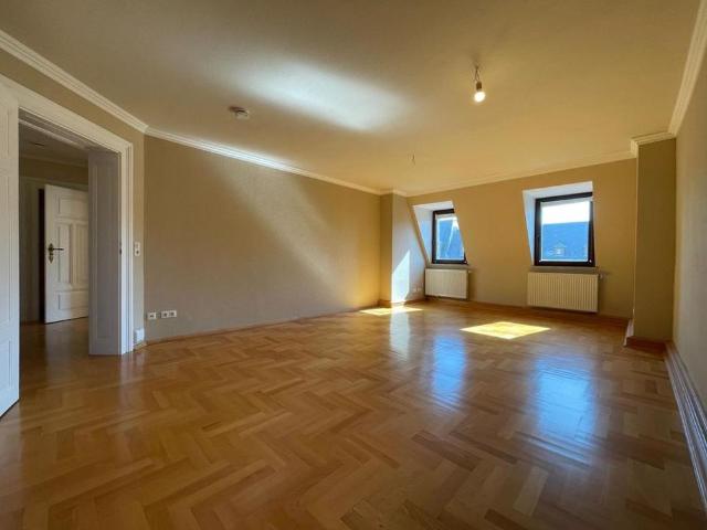 3 R Dachgeschoßwohnung mit Massivparkett in Gründerzeithaus TOP Innenstadtlage