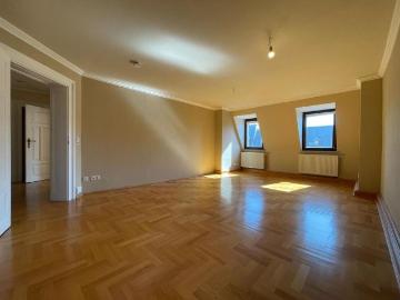 3 R Dachgeschoßwohnung mit Massivparkett in Gründerzeithaus TOP Innenstadtlage