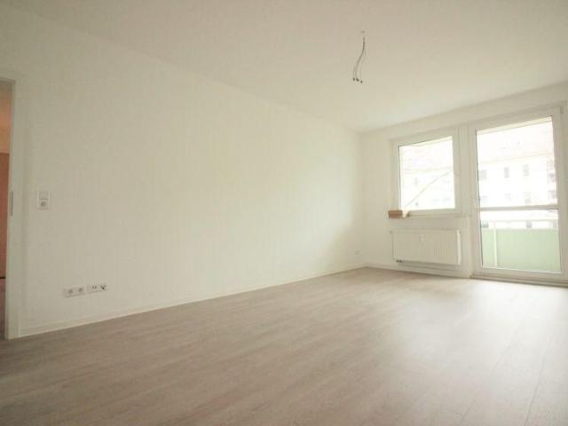 3 Raumwohnung mit Wanne und Balkon in begehrter Wohnlage