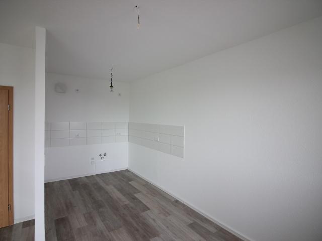3 Raumwohnung mit Badewanne und Balkon