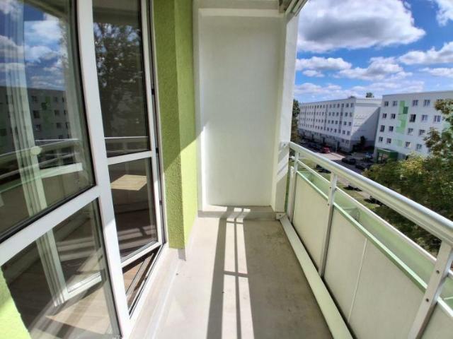 3 Raumwohnung mit Badewanne und Balkon