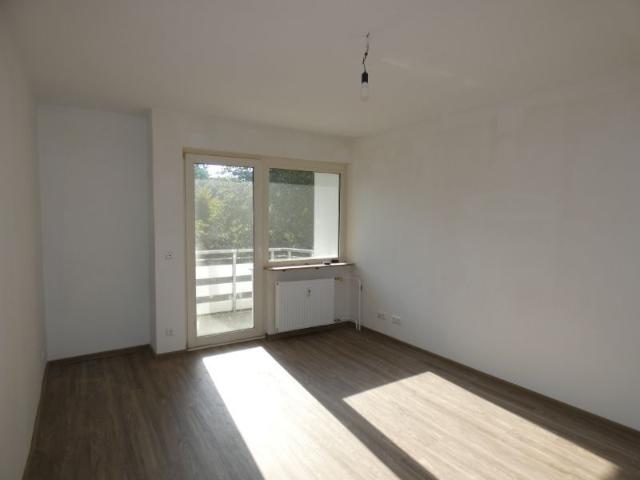3 Raumwohnung mit Balkon in Wanheimerort – zentral gelegen