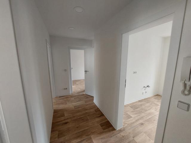 3 Raumwohnung mit Balkon und Wanne