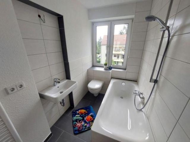 3 Raumwohnung mit Balkon und Wanne