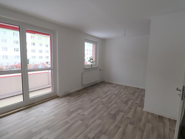 3 Raumwohnung mit Dusche und Balkon