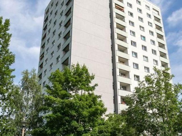 3 Raumwohnung mit offener Küche, Abstellraum und Balkon!