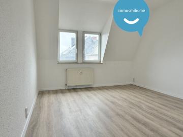 3 Raum • Dachgeschoss • schöner Grundriss • Bad mit Wanne • modernes Laminat • gepflegtes Haus ID: 2665