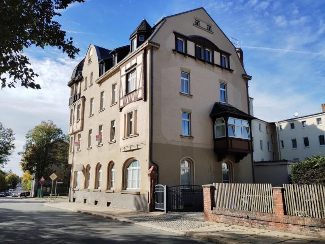 3 Raum Dachgeschosswohnung, Einbauküche und Möbel möglich