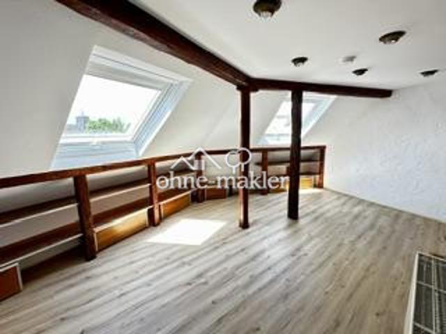 3 Raum DG Wohnung mit Balkon