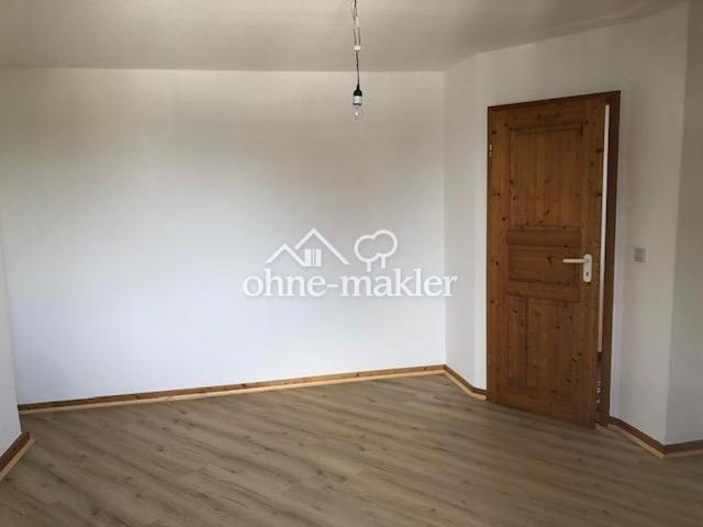 3 Raum DG Wohnung mit Balkon
