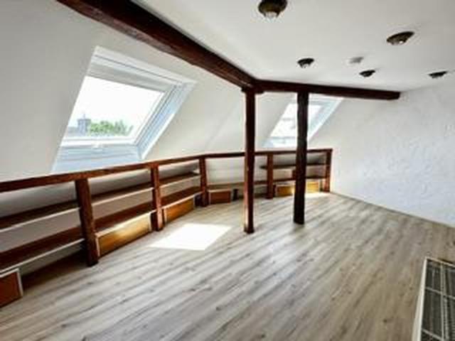 3 Raum DG Wohnung mit Balkon