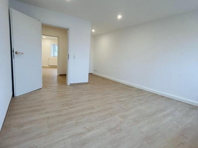 3 Raum DG Wohnung mit neuer Einkauküche in Meerane Erstbezug hochwertig saniert