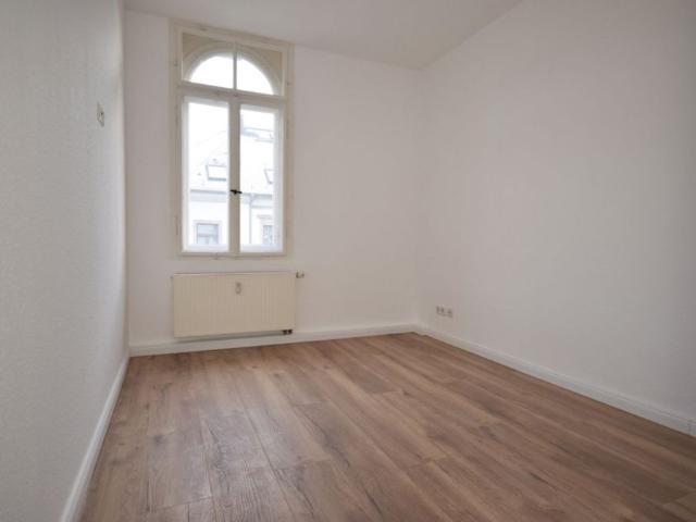 3 Raum in Chemnitz • separates WC • Laminat • imposante Jugendstilvilla • Altbau • mit Einbauküche!