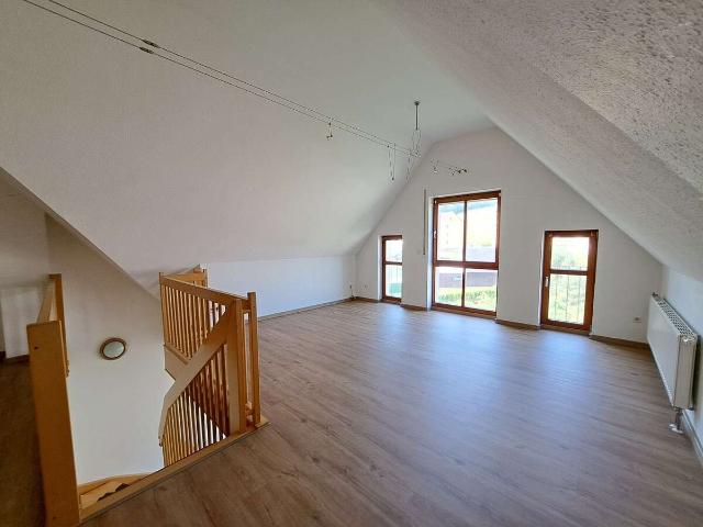 3 Raum Maisonettewohnung mit Balkon, Einbauküche, Tiefgarage & Personenaufzug in Mulda!