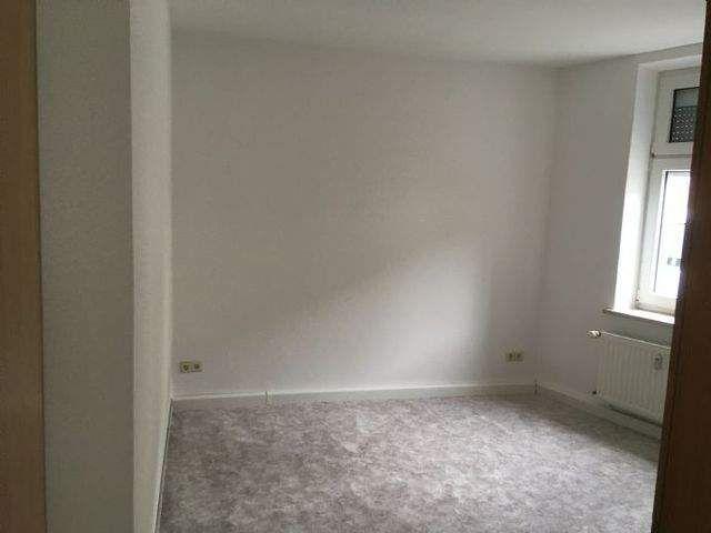 3 Raum Wohnung ab 08.26 in Wilkau Haßlau zu vermieten, Tageslichtbad mit Dusche u. Wanne