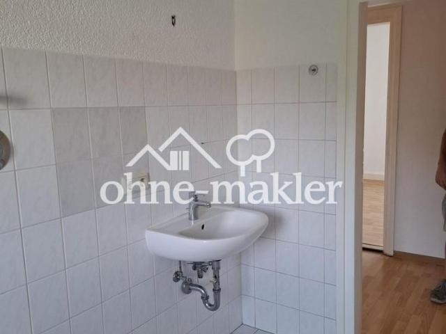3 Raum Wohnung, große Küche, 1.OG rechts, Bad mit Fenster, Wanne und Dusche / ALG + BG möglich