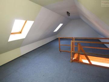 3 Raum Wohnung im Dachgeschoss im Herzog Georg Ring zu vermieten!