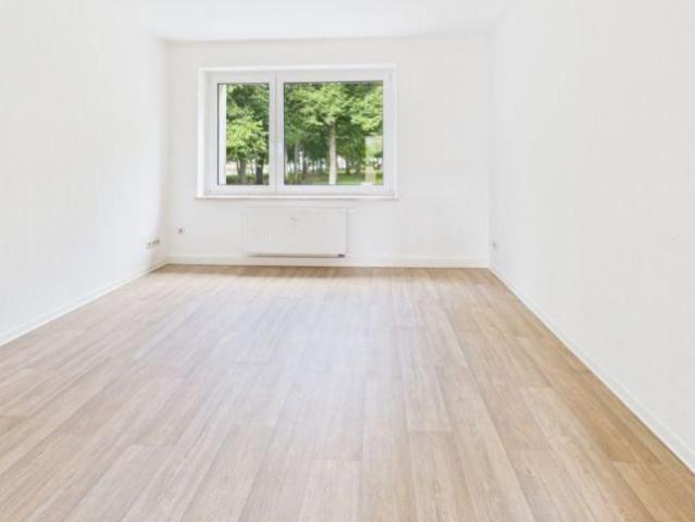 3 Raum Wohnung im Erdgeschoss mit Balkon am Schlossteich