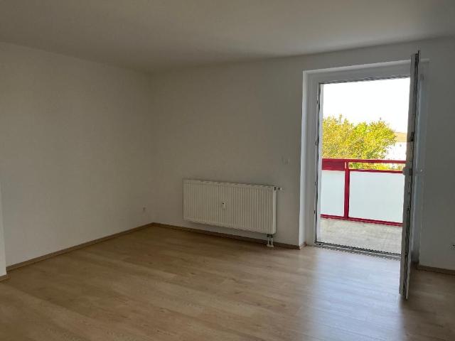 Reserv. 3 Raum Wohnung in ruhiger Lage 3. OG rechts mit großem sonnigen Balkon