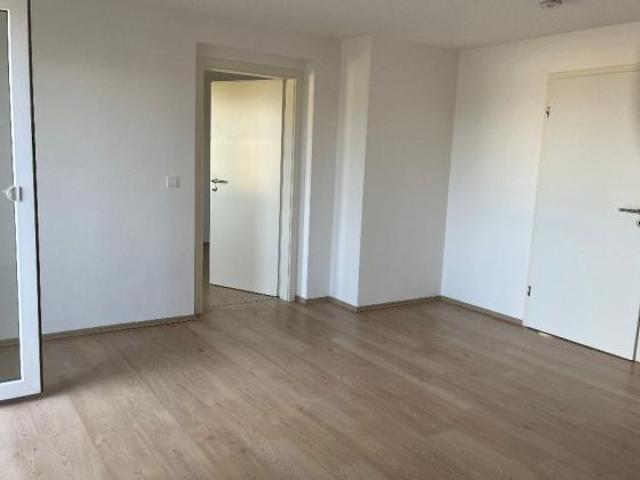 3 Raum Wohnung in ruhiger Lage 1. OG links mit großem sonnigen Balkon ab 01.12.2026