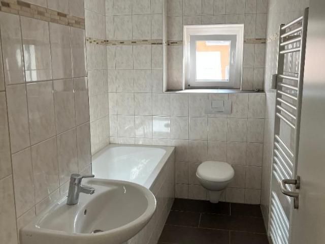 3 Raum Wohnung in ruhiger Lage 1. OG links mit großem sonnigen Balkon ab 01.12.2026