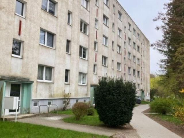 3 Raum Wohnung mit Badewanne und Balkon