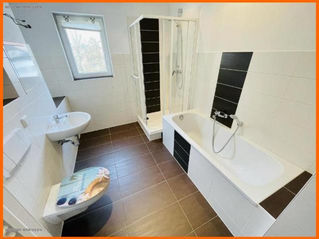 3 Raum Wohnung mit Balkon, modernen Bad mit Wanne & Dusche