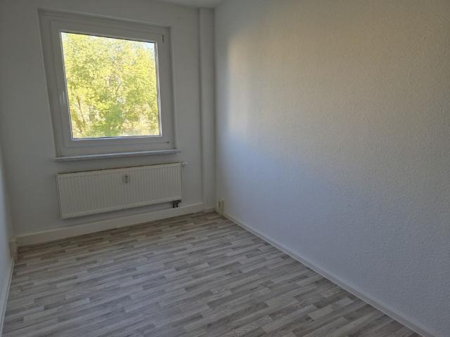 3 Raum Wohnung mit Balkon im ersten Obergeschoss zu vermieten