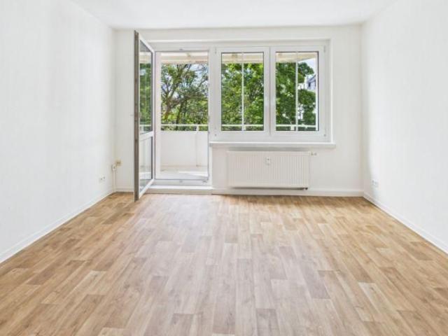 3 Raum Wohnung mit Balkon im Zentrum