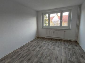 Balkon / Aufzug / Bad mit Fenster
