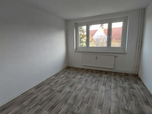 Balkon / Aufzug / Bad mit Fenster