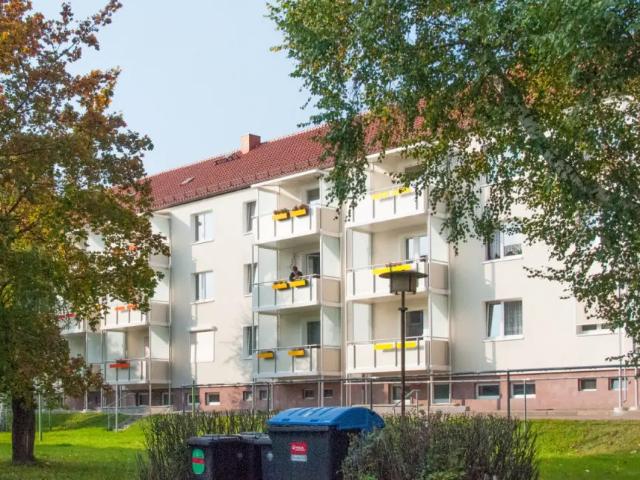 3 Raum Wohnung mit Balkon und ebenerdiger Dusche