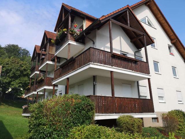 3 Raum Wohnung mit Balkon und Einbauküche