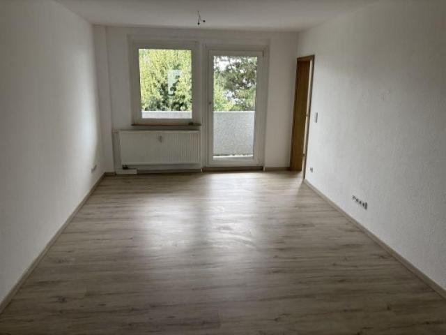 3 Raum Wohnung mit Balkon und Stellplatz ab sofort