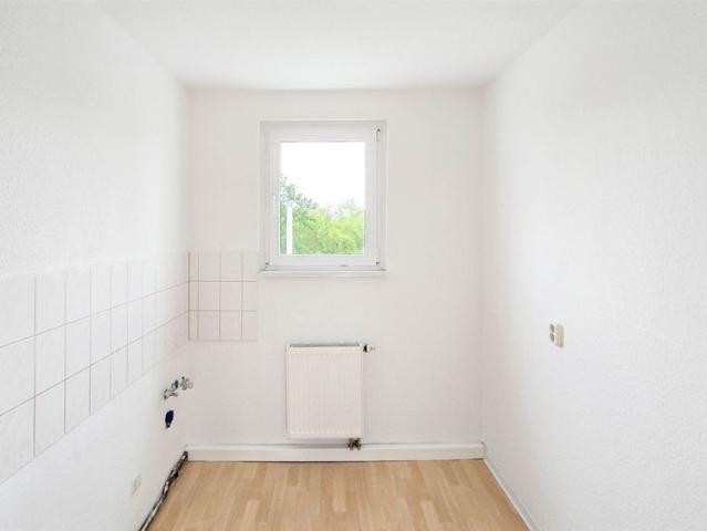 3 Raum Wohnung mit Balkon!