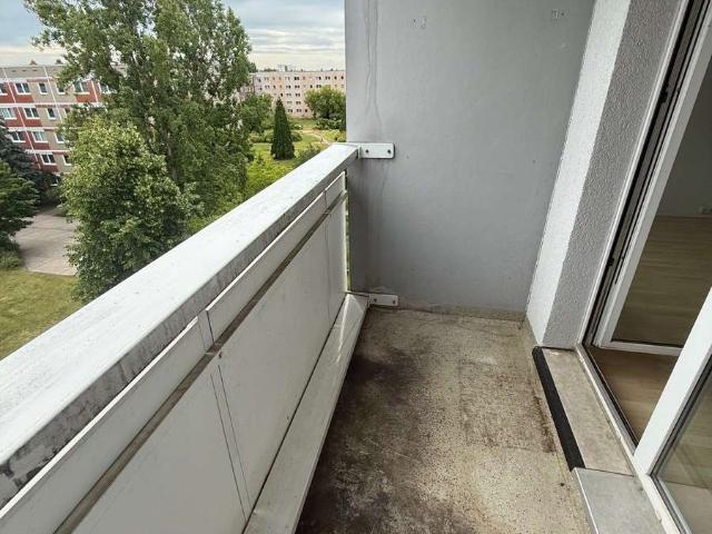 3 Raum Wohnung mit Einbauküche, Balkon und Wannenbad