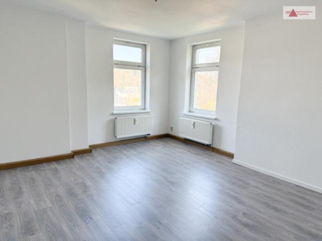 3 Raum Wohnung mit Einbauküche und Balkon in ruhiger Ortslage von Annaberg mit toller Sicht!