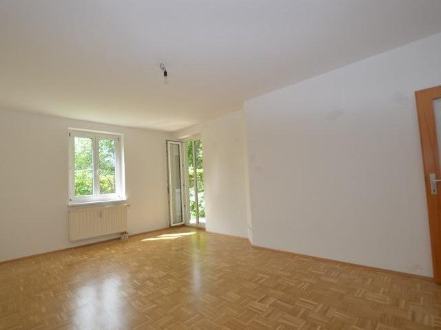 3 Raum Wohnung mit Loggia und PKW Abstellplatz