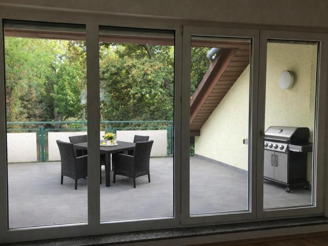 3 Raum Wohnung mit Wow Faktor: große Dachterrasse & Stellplatz inklusive, provisionsfrei