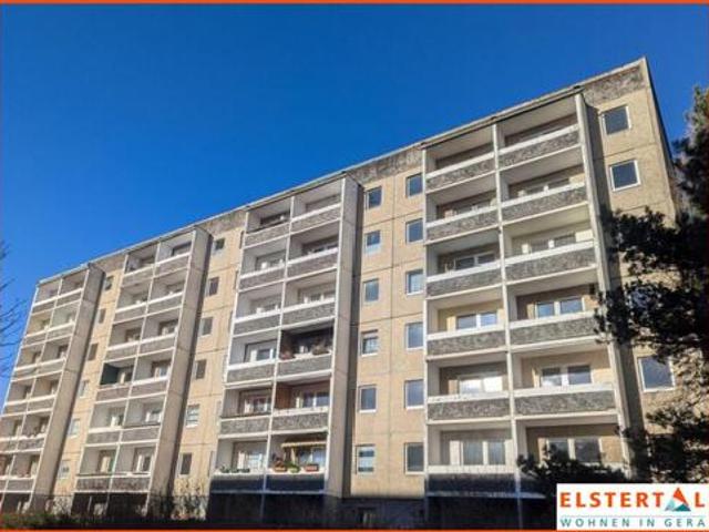 3 Raum Wohnung mit Wanne, Aufzug und Balkon